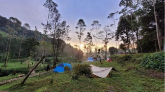 Wisata Alam Pangsalatan, Spot Camping untuk Rayakan Tahun Baru di Cianjur