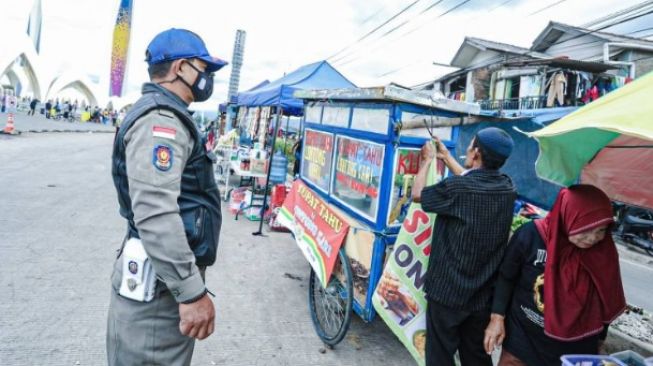 Masjid Al Jabbar Diserbu PKL, Pemkot Bandung Ambil Tindakan Tegas