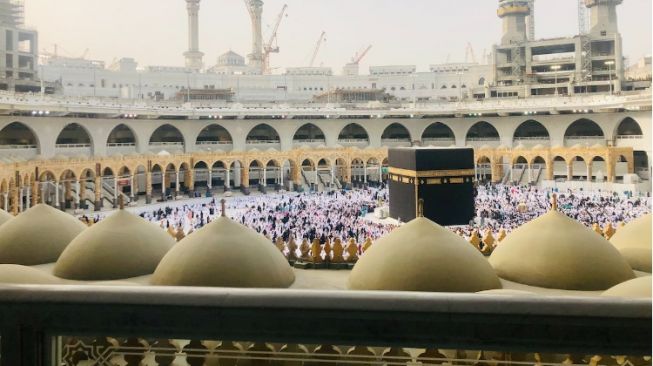 Ditipu Travel, Puluhan Calon Jamaah Umrah Hanya Diantar Sampai ke Terminal Garut