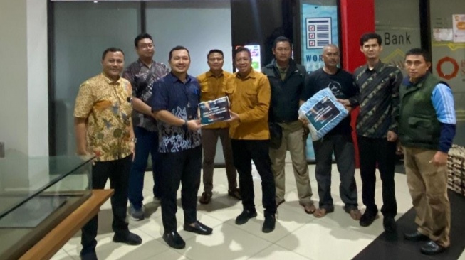 Respons Cepat, Bank Mandiri Salurkan Bantuan untuk Warga Terdampak Gempa Bumi di Sumedang