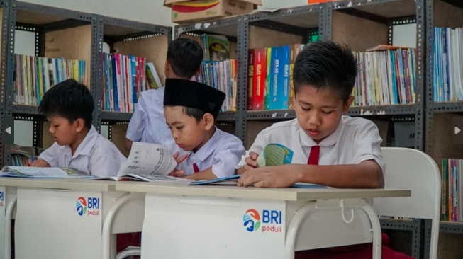 BRI Aktif Majukan Pendidikan Indonesia Melalui Program BRI Peduli Ini Sekolahku