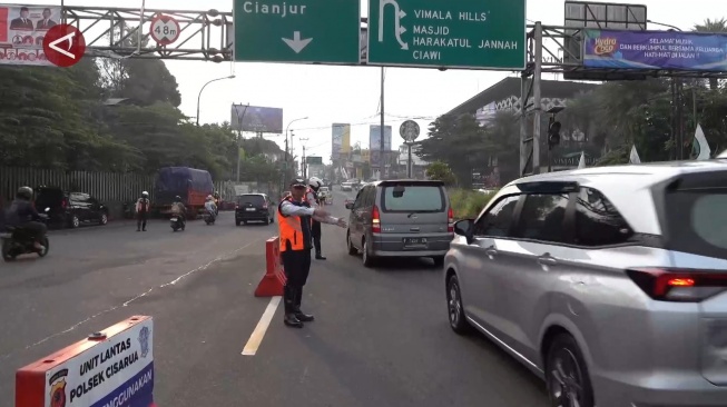  Libur Waisak, jalur Puncak berlakukan ganjil-genap. (ANTARA)