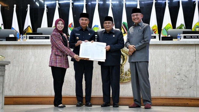 Bey Machmudin Tandatangani Nota Kesepakatan Rancangan KUA dan PPAS APBD Provinsi Jabar 2025