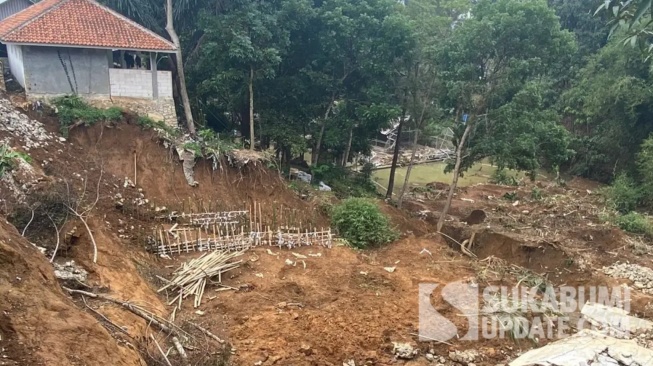 Lokasi longsor di Ponpes Darussyifa Al-Fithroh Yaspida di Kecamatan Kadudampit, Kabupaten Sukabumi, Kamis (14/11/2024). | Foto: SU/Asep Awaludin