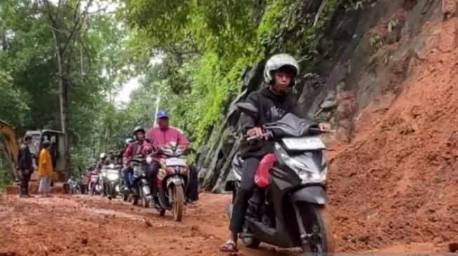 Polisi Lakukan Rekayasa Lalu Lintas di Jalur Utama Cianjur ke Selatan